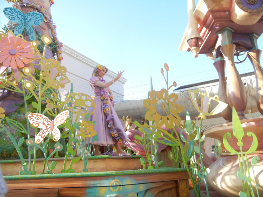 Disneyland Parade in the Day